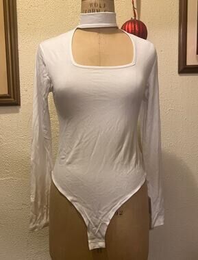MANGOPOP Mock Neck Square Cutout Long Sleeve Bodysuit White NWT Size L